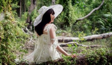 Hoa hậu Hằng Nguyễn 