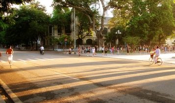 Thời tiết Hà Nội ngày nắng, đêm có mưa