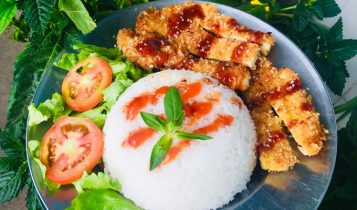 Thực đơn hàng ngày: Cơm gà chiên xù sốt teriyaki