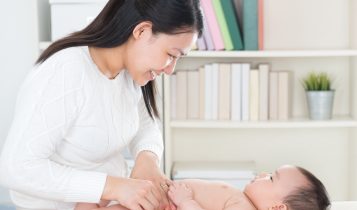 Nuôi trẻ như nào trong thời kỳ bú mẹ?