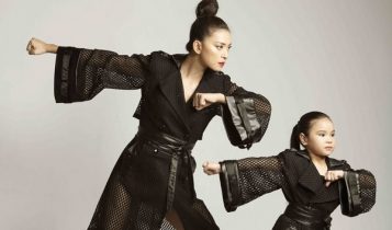 Dàn người mẫu, diễn viên, ca sĩ chụp ảnh cùng các mẫu nhí