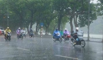 Dự báo hôm nay có mưa rào và dông lốc, phòng sét