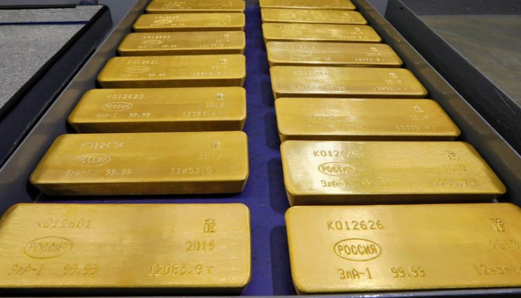 Giá vàng chịu áp lực giảm sau khi chạm đỉnh 1 tuần