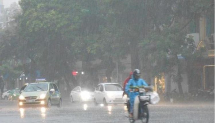 Thời tiết Bắc Bộ mưa dông, miền Trung tiếp tục nắng nóng