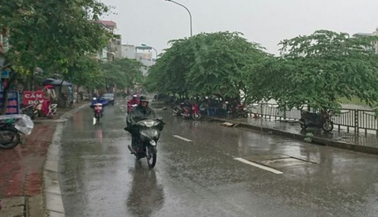 Thời tiết Hà Nội mưa dông lớn