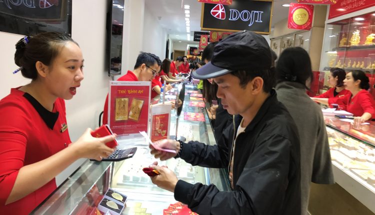 Giá vàng tăng mạnh tuần thứ 3