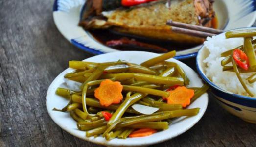 Thực đơn hàng ngày: Rau muống trộn chua ngọt