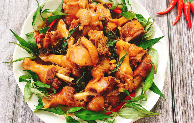 Thực đơn hàng ngày: Gà kho rau răm