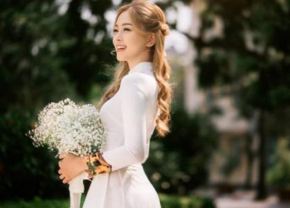 Á hậu Phương Nga diện áo dài trắng tinh khôi trước ngày chia tay giảng đường