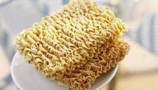 Tác hại sức khỏe của việc ăn nhiều mì tôm