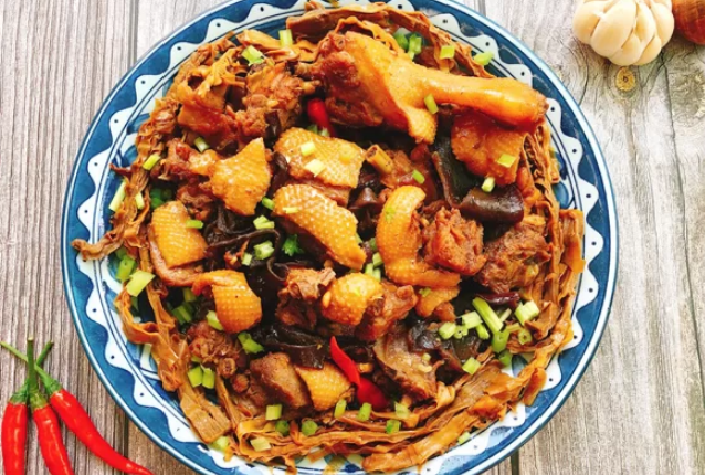 Thực đơn hàng ngày: Thịt vịt kho măng khô