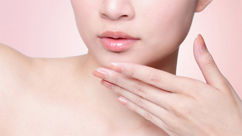 Mẹo nhỏ giúp đôi môi luôn hồng hào, căng mọng khi trời trở lạnh