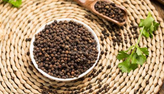 Giá tiêu 24/10: Hầu hết không đổi