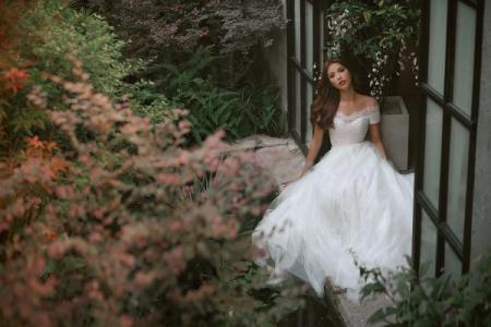 Minh Tú tinh khôi trong chiếc váy cưới của BST 