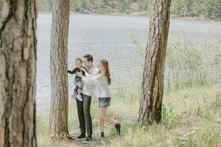 Bộ ảnh lưu niệm ấm cúng của gia đình Thúy Diễm – Lương Thế Thành