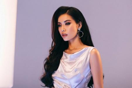 Minh Tú thần thái cuốn hút trong hậu trường chụp ảnh