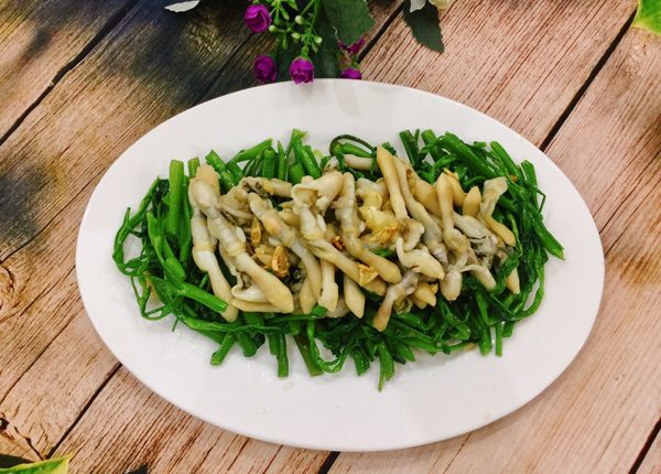 Thực đơn hàng ngày: Ốc móng tay xào rau muống