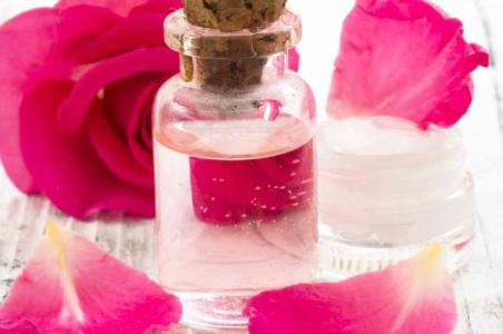 Làm nước tẩy trang và tẩy tế bào chết tại nhà