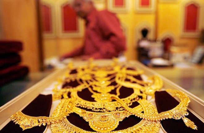 Giá vàng cuối tuần giảm nhẹ