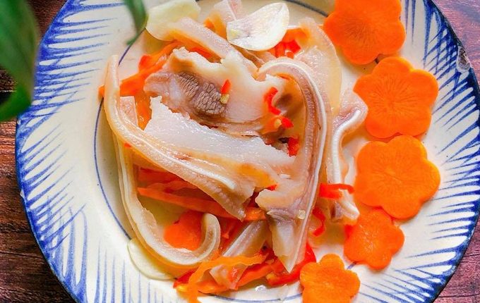 Thực đơn hàng ngày: Tai heo ngâm mắm chua ngọt