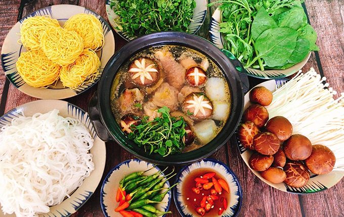 Thực đơn hàng ngày: Lẩu gà nấm