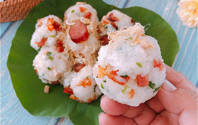 Thực đơn hàng ngày: Xôi lạp xưởng tôm khô