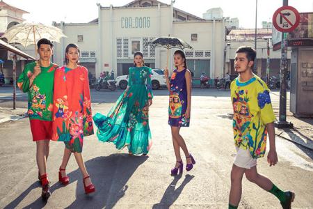 Dàn mẫu nổi bật trên đường phố với các thiết kế của Vũ Ngọc và Son