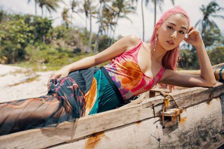 Quỳnh Anh Shyn khoe mái tóc hồng năng động