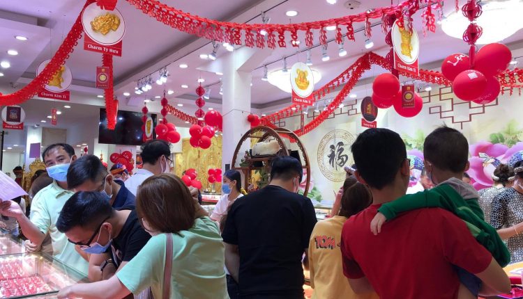 Giá vàng hôm nay cảnh báo tăng cao