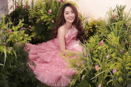 Diễn viên Tường Vi hóa công chúa ngọt ngào