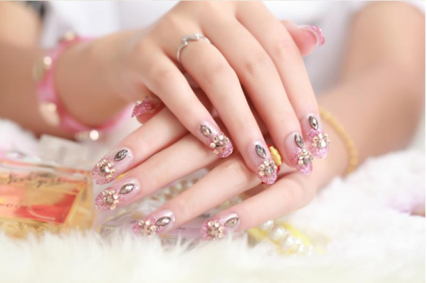 Móng tay dài dễ chứa vi khuẩn