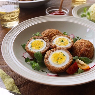 Thực đơn hàng ngày: Trứng gà bọc thịt chiên xù