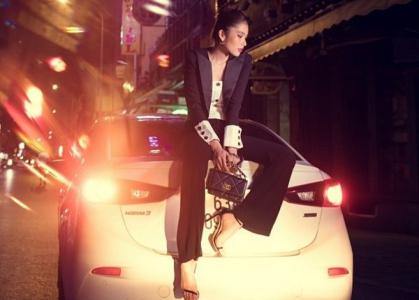 Nam Anh phối đồ với loạt túi hàng hiệu của các thương hiệu nổi tiếng