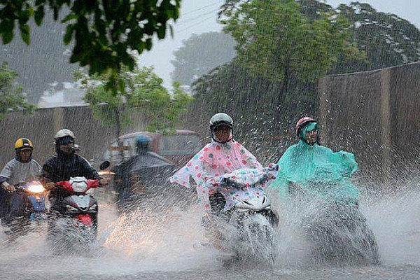 Thời tiết hôm nay 18/5/2020: Miền Bắc giông lốc, miền Trung nắng nóng