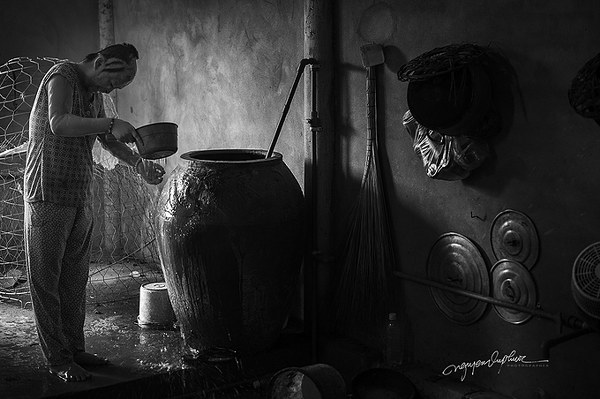 Câu chuyện của cô bé bị tạt axit cách đây 8 năm