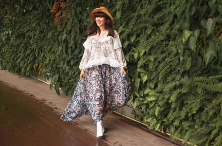 NTK Hằng Nguyễn diện trang phục của bạn thân Võ Công Khanh