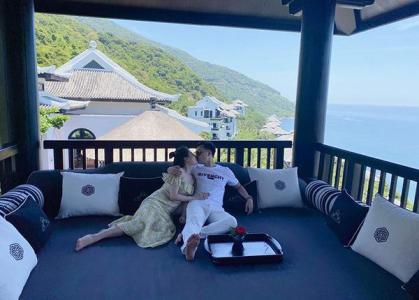 Vợ chồng Thành Trung hâm nóng tình cảm tại Đà Nẵng