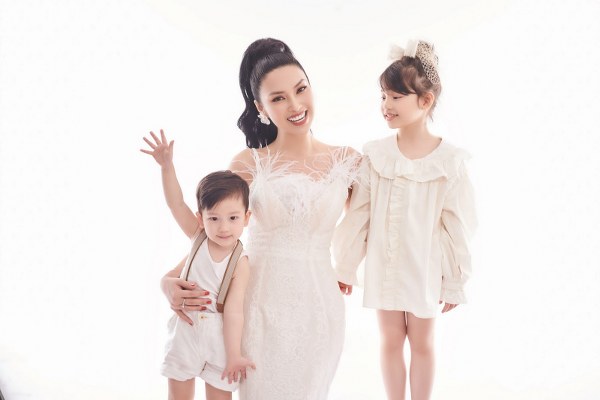 MC Kim Huyền Sâm tiếp tục dẫn trực tiếp chương trình 