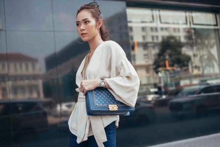 Diệp Bảo Ngọc tự tin dạo phố Sài Gòn