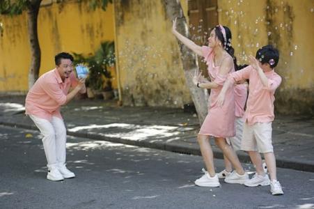 Lâm Vỹ Dạ và Hứa Minh Đạt kỷ niệm 10 năm ngày cưới