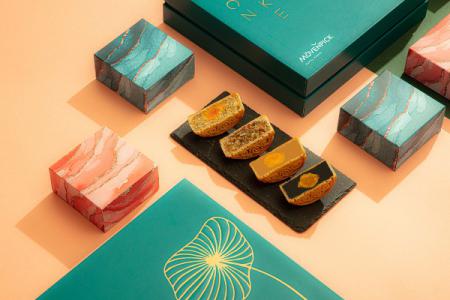 Khách sạn Mövenpick Hà Nội ra mắt BST bánh Trung thu đầy màu sắc