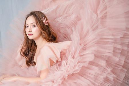 Lan Phương hóa công chúa với váy voan
