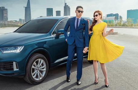 Tú Anh tiếp tục khoe dáng bên Justin Young