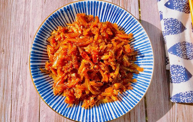 Thực đơn hàng ngày: Cá cơm khô kho tiêu
