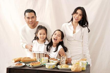 Gia đình Hồ Hoài Anh lưu lại khoảnh khắc hạnh phúc