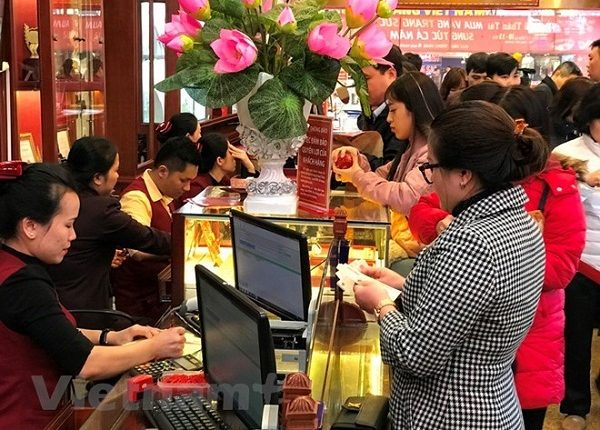 Giá vàng hôm nay thu hẹp đà giảm, chạm ngưỡng 1.900 USD/ounce
