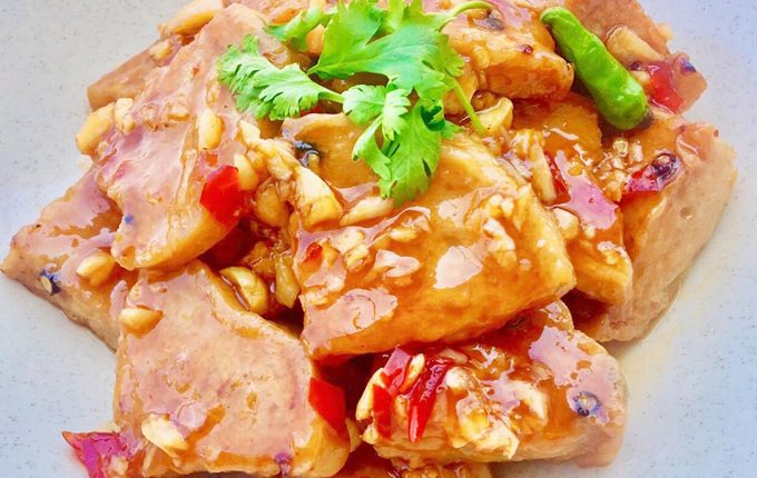 Thực đơn hàng ngày: Chả lụa chiên nước mắm