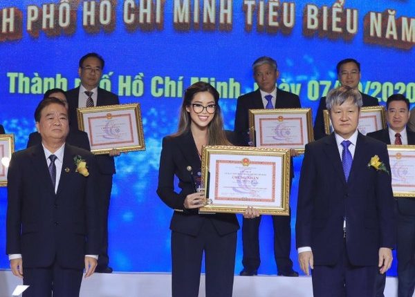 Tiên Nguyễn nhận giải thưởng Doanh nhân Thành phố Hồ Chí Minh tiêu biểu