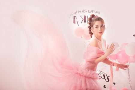 Puka ngọt ngào với sắc hồng mừng sinh nhật tuổi mới