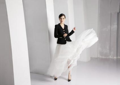 NTK Huyền Châu ra mắt BST đồ sộ lấy cảm hứng từ thập niên 50s